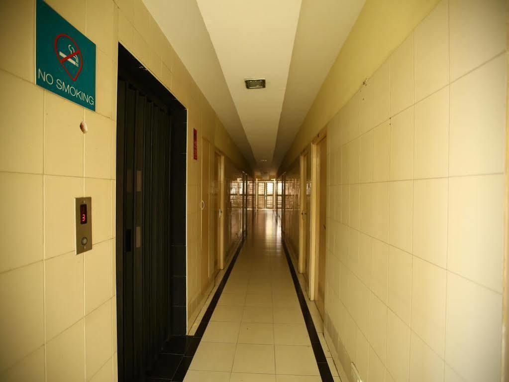 Oyo 968 Hotel Poigai Ченнаї Екстер'єр фото