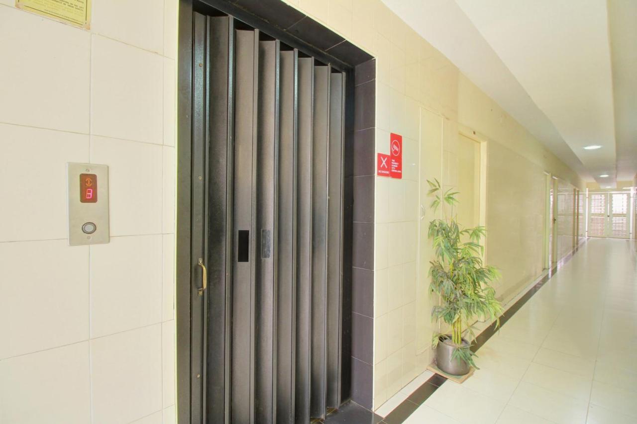 Oyo 968 Hotel Poigai Ченнаї Екстер'єр фото